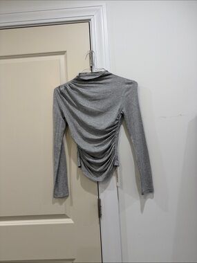 Commense Gray Long-Sleeve Ruched Back Top